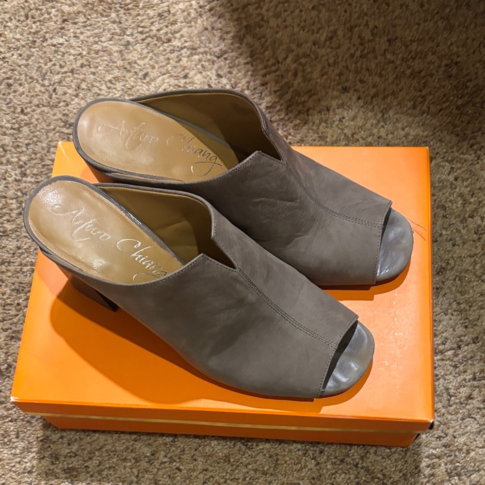 Arturo Chiang Gray Peep Toe Mules